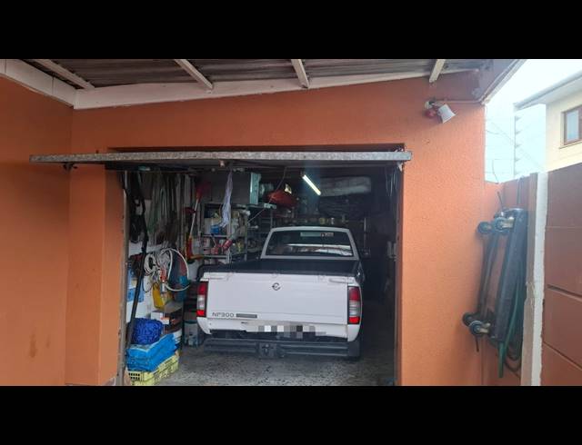 3 BEDROOM FREEHOLD FOR SALE IN PINATI